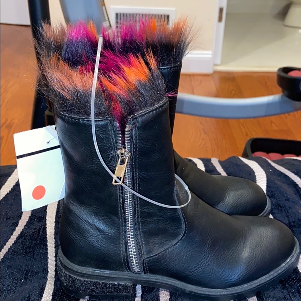 Brand new gorgeous Steve Madden fur boots size 2